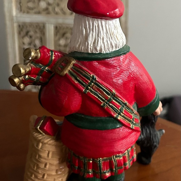Christmas Scottish Santa w/ Kilt Bagpipe Dog Presents Vintage figurine numbered - Picture 5 of 6